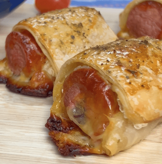 Enroladinho de Salsicha com Massa Folhada Mezzani