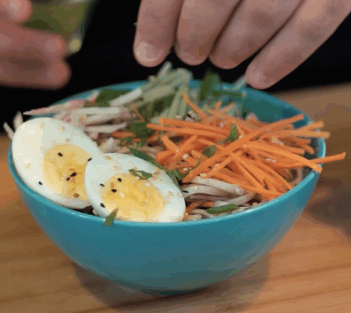 Salada de Udon Refrescante - Mezzani